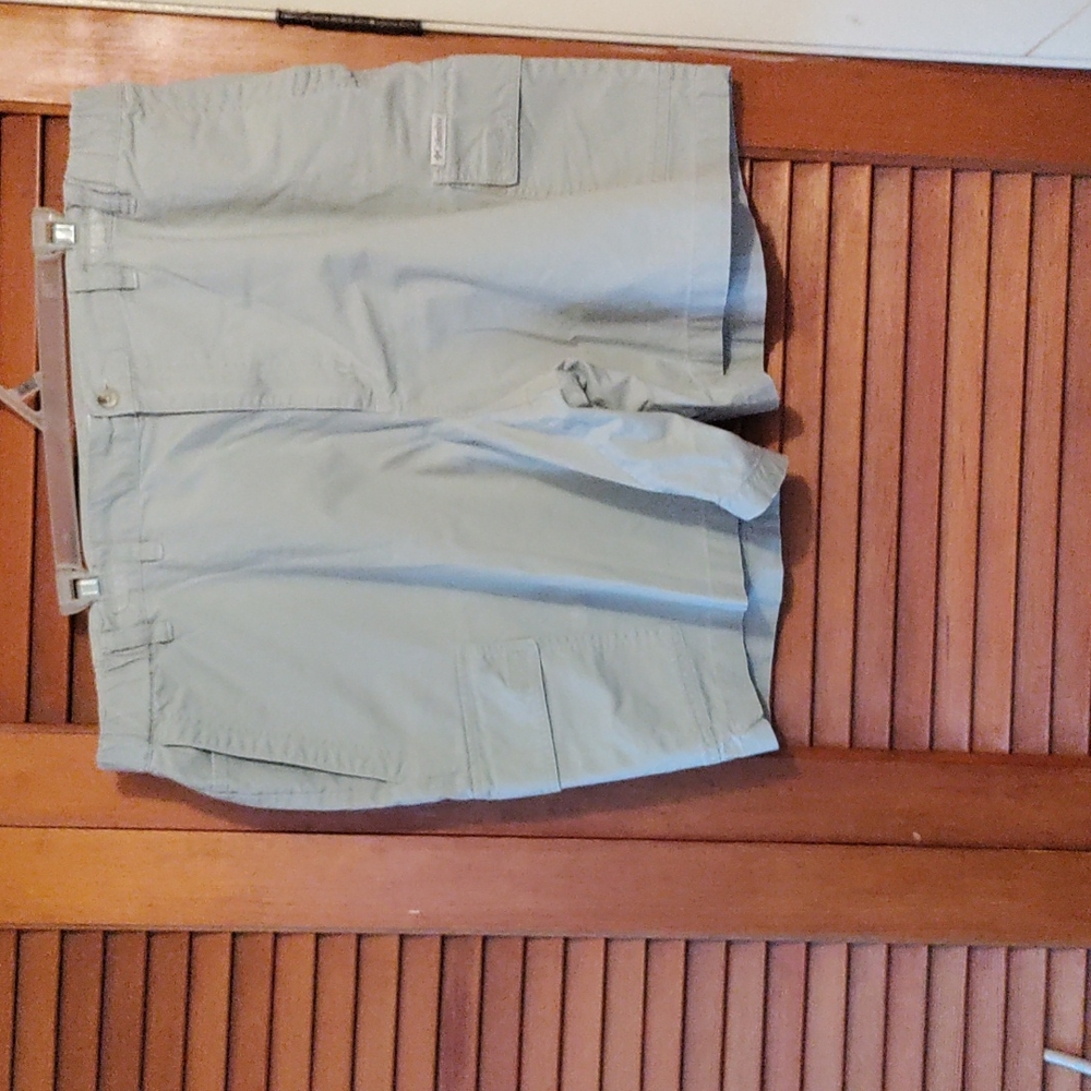 Columbia men's size 42 cargo shorts